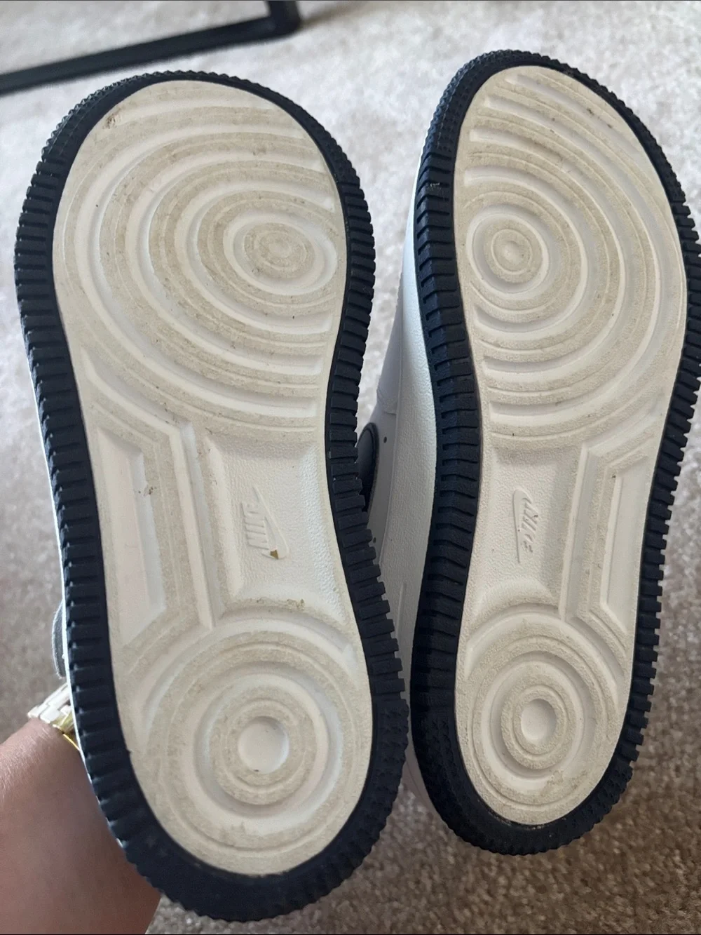 Nike White and Navy Low-Top Casual Sneakers